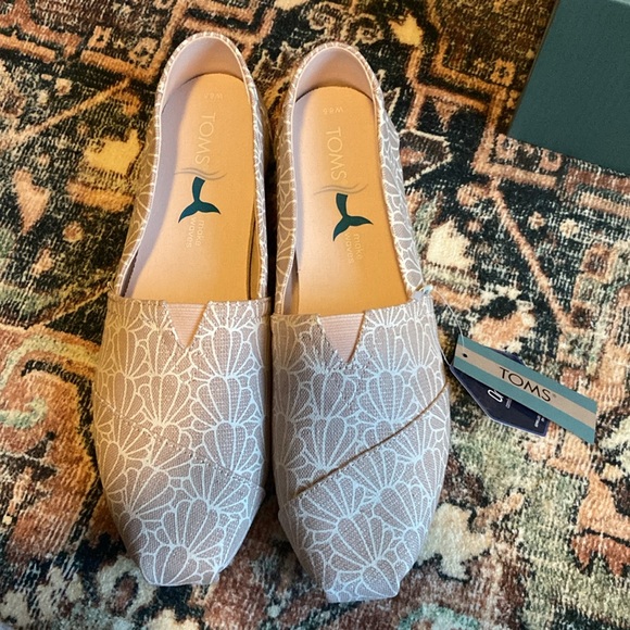 NWT TOMS women alpargata, size 8.5, light mauve with white seashell design - Picture 4 of 6